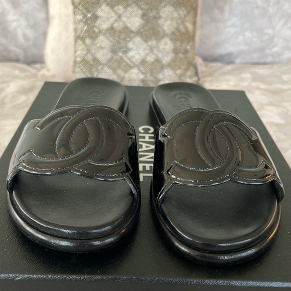 CHANEL Black Patent Leather Slides/Mules/Sandals. Forever classic style- Size 39 - Picture 2 of 10